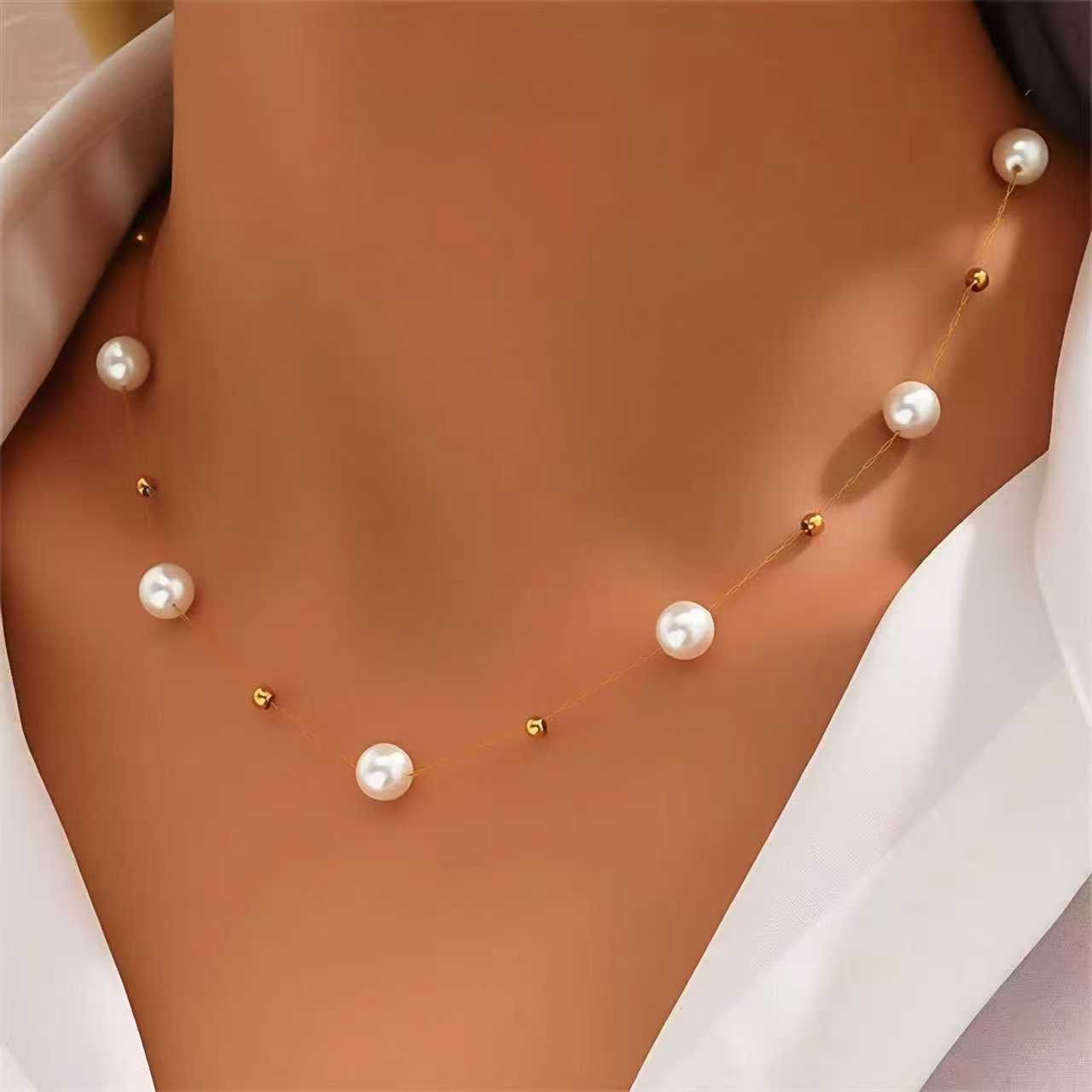 🎀 Faux Pearl Bow Pendant Statement Necklace