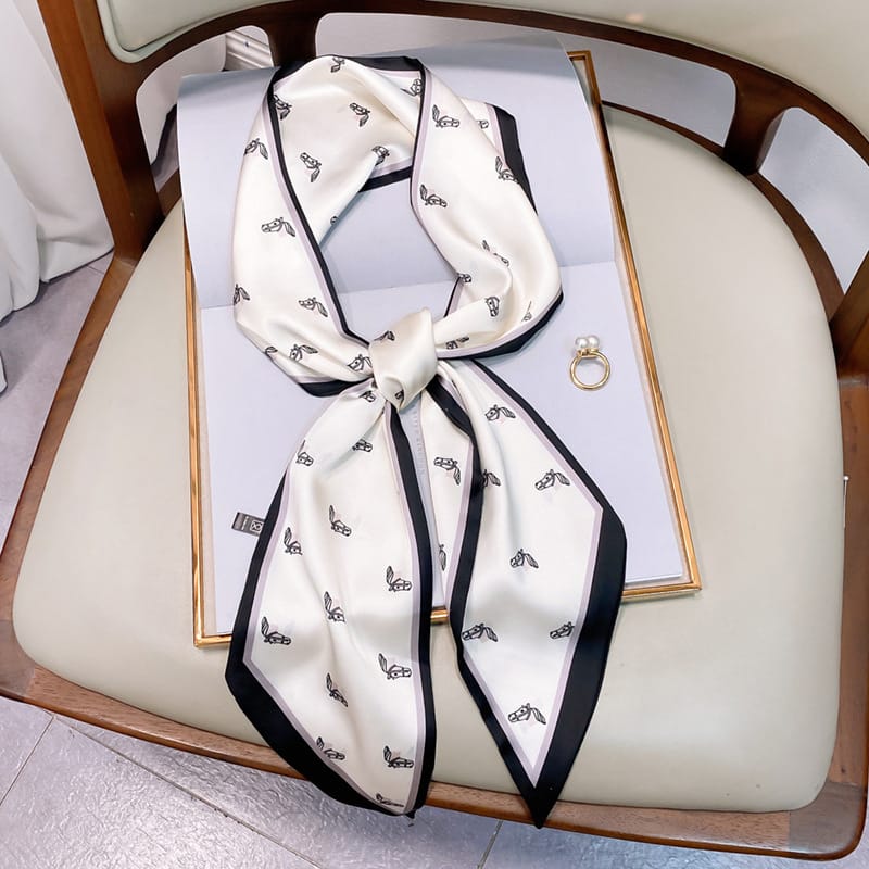 🐎 Elegant Geometric Twilly Scarf