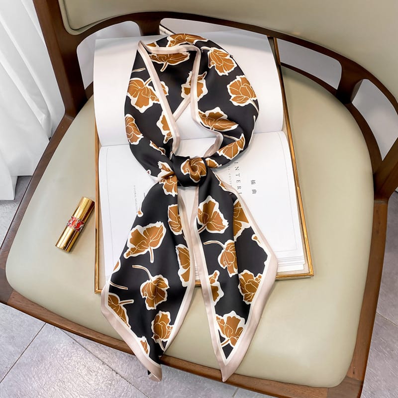 🐎 Elegant Geometric Twilly Scarf