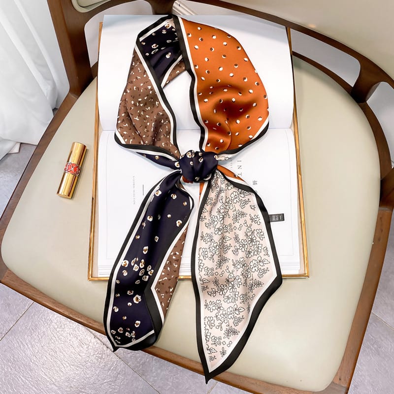 🐎 Elegant Geometric Twilly Scarf