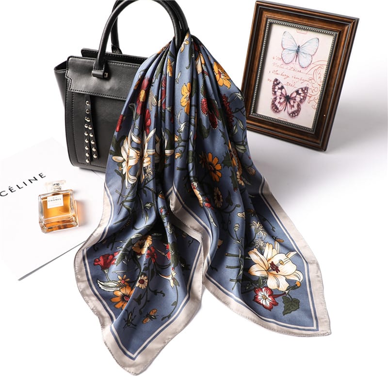 🌷 Versatile Printed Square Scarf