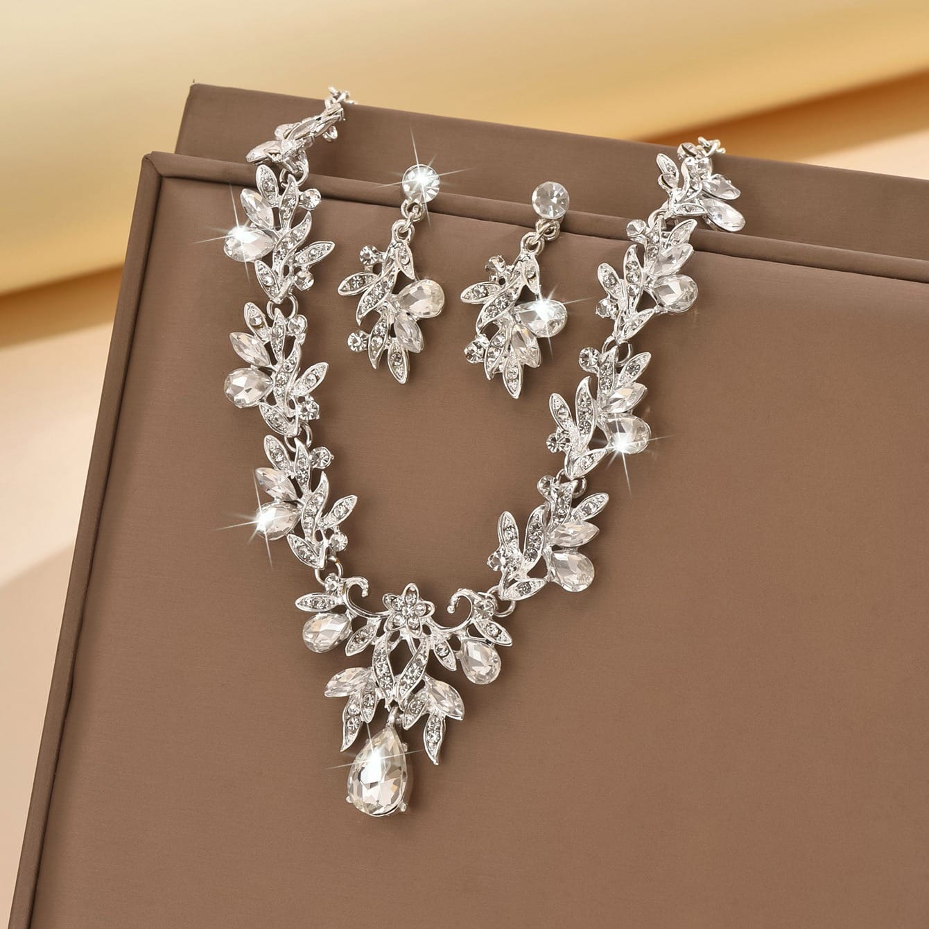 💎 Floral Crystal Statement Necklace & Earrings Set