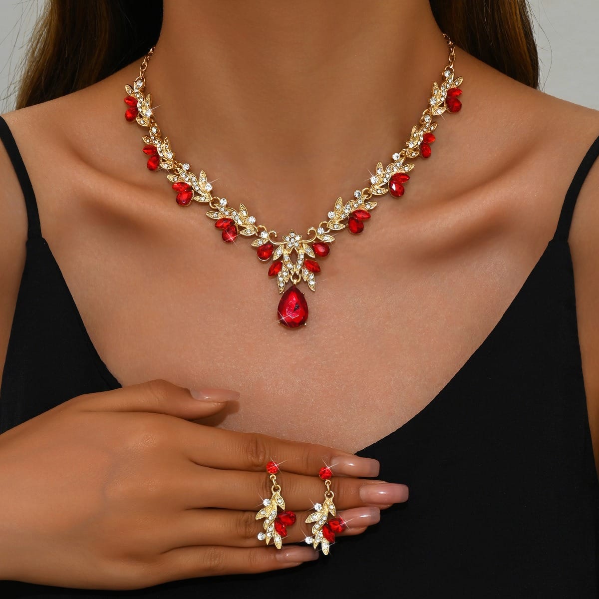 💎 Floral Crystal Statement Necklace & Earrings Set