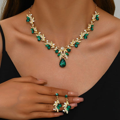 💎 Floral Crystal Statement Necklace & Earrings Set