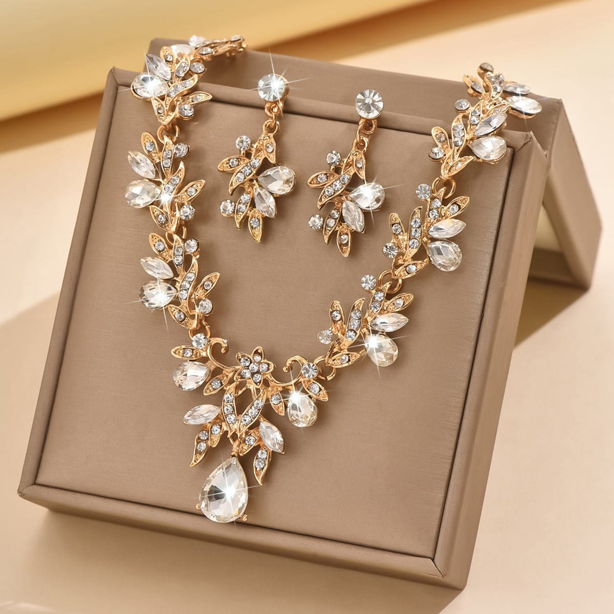 💎 Floral Crystal Statement Necklace & Earrings Set