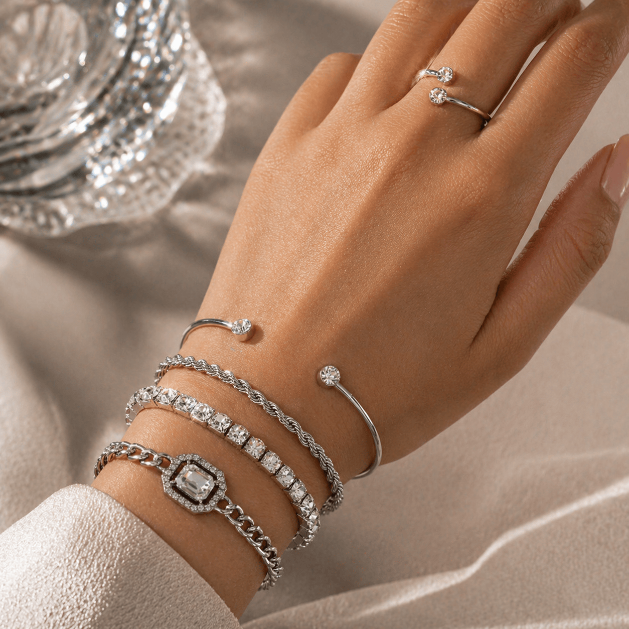 🕰️ Retro Geometric Four-Piece Bracelet Set